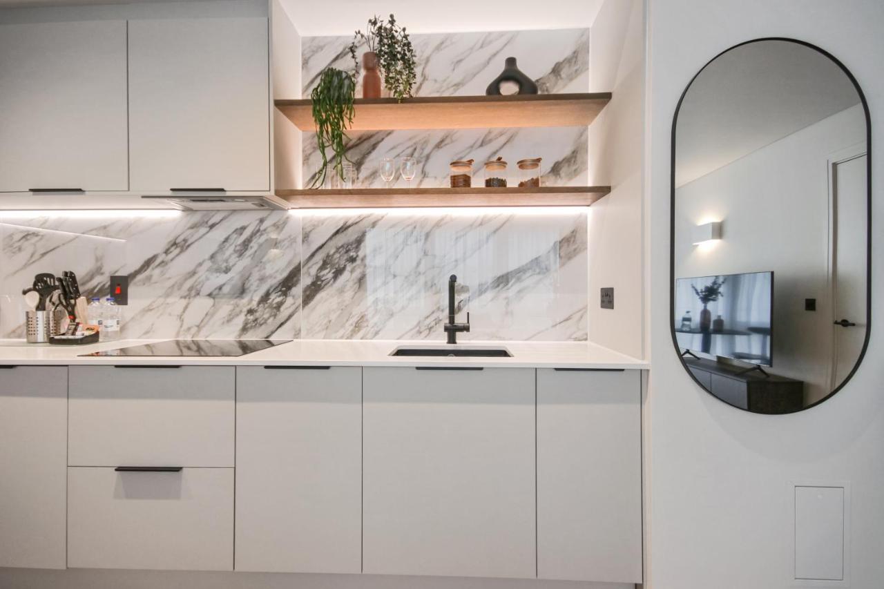 Bow Lane By Aeria Apartments Londra Esterno foto